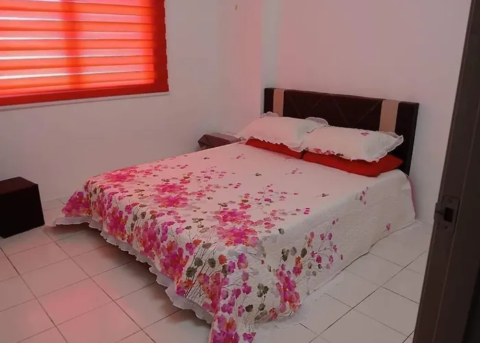 Em Qamar Guest House
